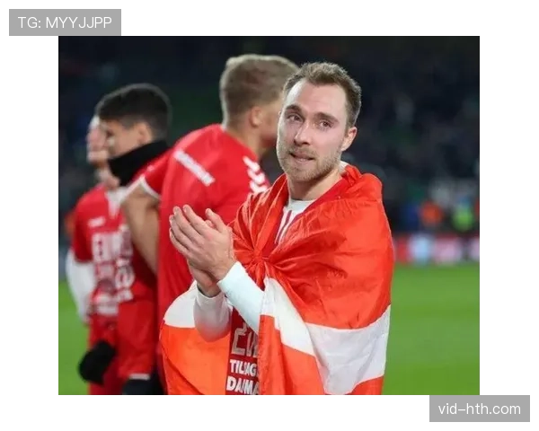 雨战白鹿巷：热刺球迷在球队绝平后燃起红色烟火庆祝